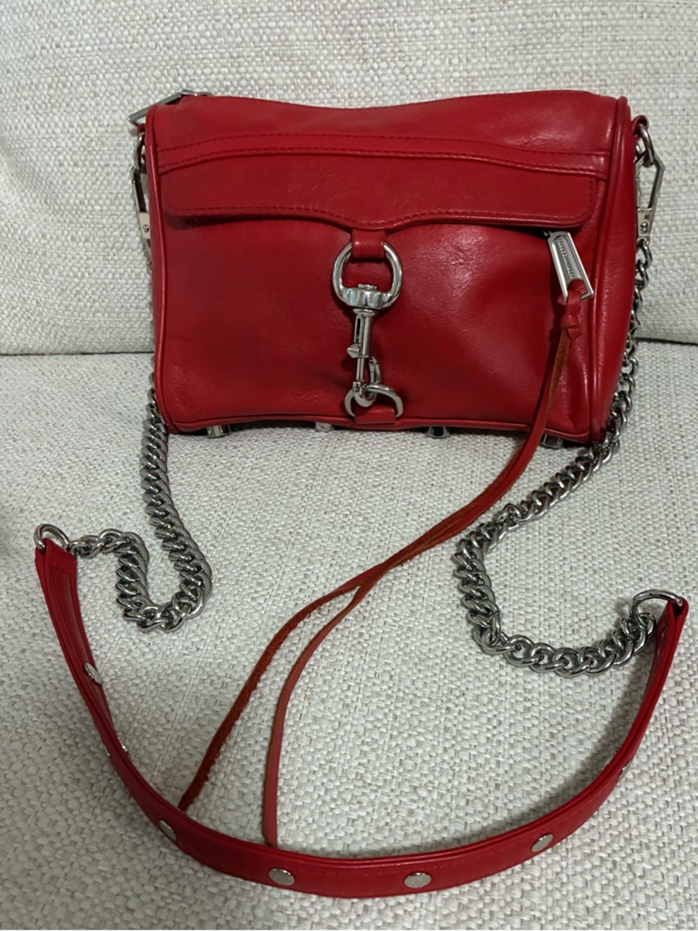 Rebecca
Minkoff EUC Red Leather
Crossbody Bag, w/Solver-Tone
Accents - Picture 4 of 15